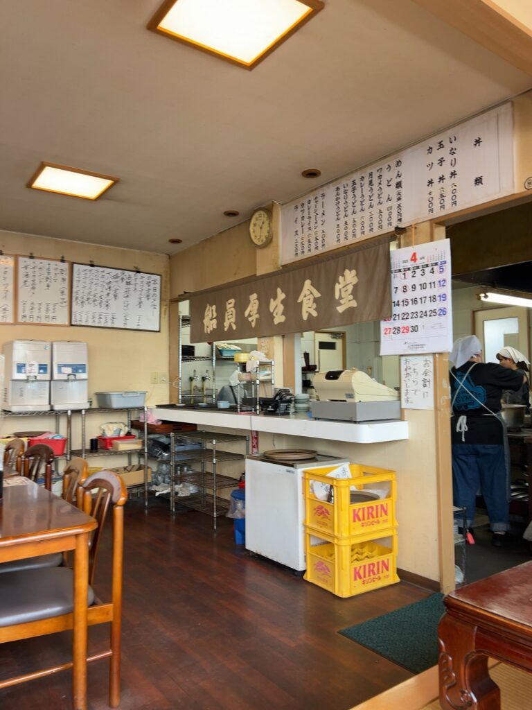 厚生食堂店内