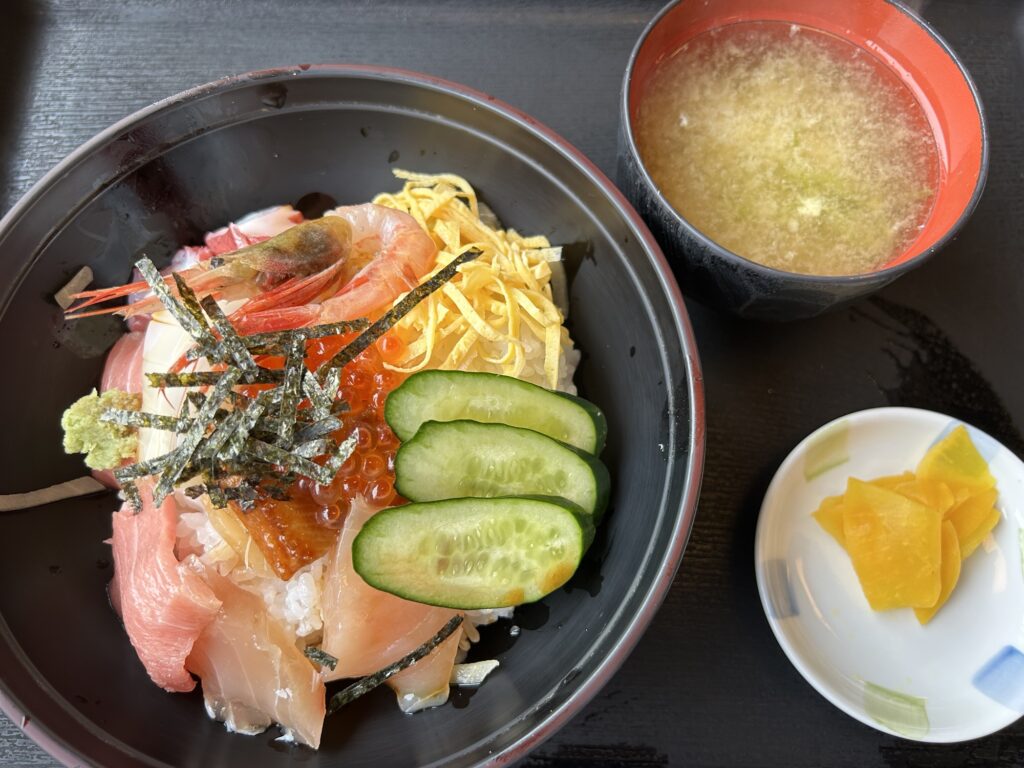厚生食堂海鮮丼