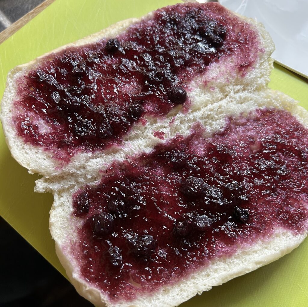 福田パンブルーベリー断面