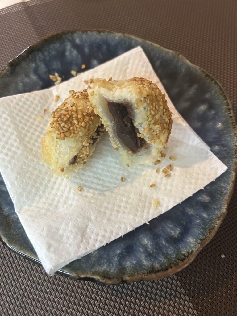 VISONのパン屋Mariage de Farineで購入したごま団子